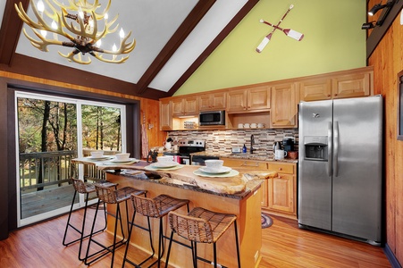 Chickadee's Lake Lookout - Fully Equipped Kitchen