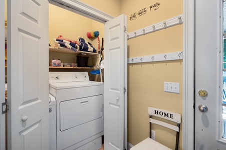 Lakeview Lounge - Entry Level Laundry Area