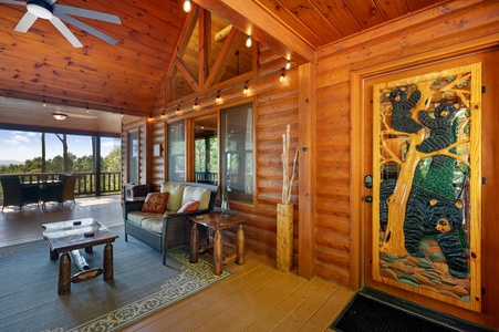 Soaring Hawk Lodge - Entry Level Screened In Deck