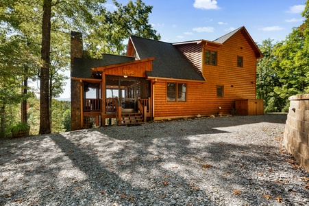 Soaring Hawk Lodge - Front Exterior