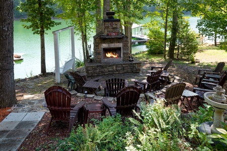 Lakeview Lounge - Lakeside Fireplace