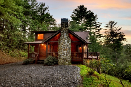 Mountain High Lodge - Cabin at Dusk