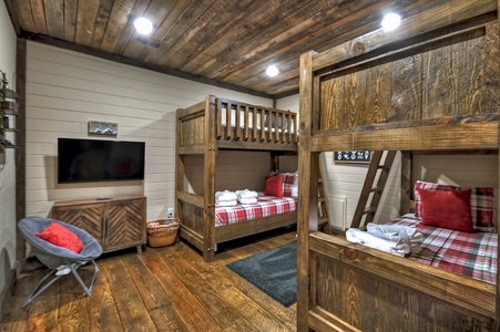 A Stoney River - Lower Level Twin Bunk Bedroom