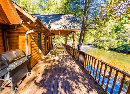 Rivers DLite - Deck overlooking Toccoa River