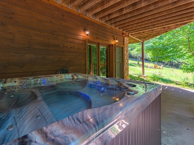 Hillside Hideaway - Hot Tub