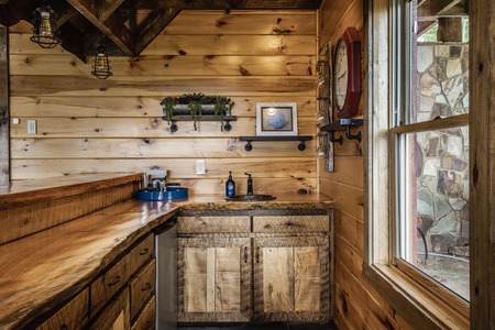 Lookout Lodge - Lower Level Wet Bar