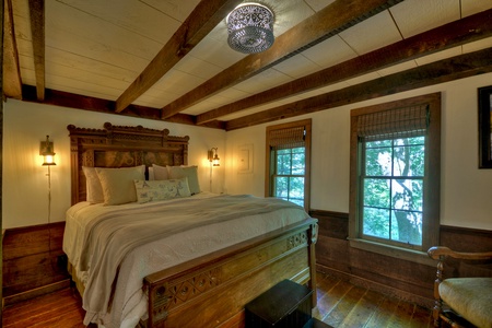 JME Retreat- Master bedroom suite