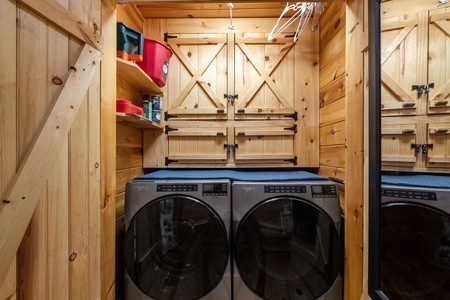 A Creek Runs Thru It - Main Level Laundry Facilities