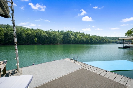 Lakeview Lounge - Dock Area's View