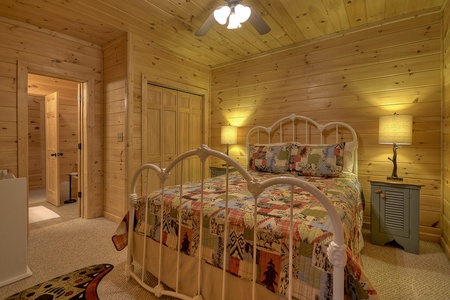 Bearcat Lodge- Lower level queen bedroom