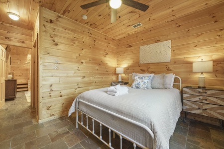 Lake Ridge - Lower Level Queen Bedroom