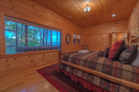 Saddle Lodge - Lower Level King Bedroom