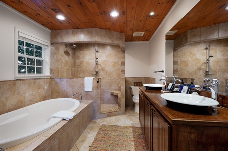 Moonlight Retreat - Primary Suite Bathroom