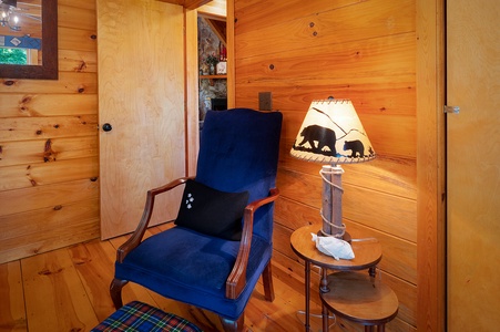 Three Loves Cabin - Entry Level Blue Room