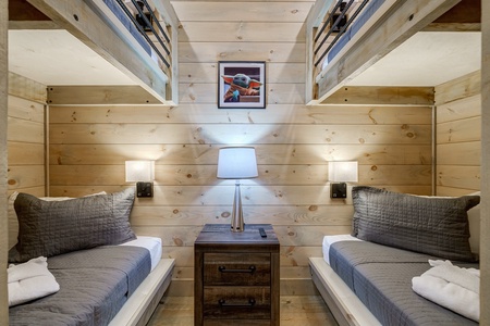 Alpine Vista - Lower Level Bunk Bedroom