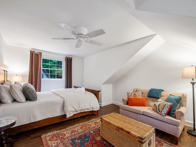 Gleesome Inn- Upper level bedroom with a seating area