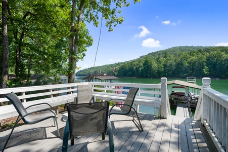 Lakeview Lounge - Dock Area Perch