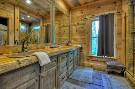 Sky's The Limit - Entry Level King Suite Private Bathroom