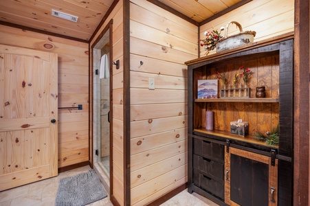 Hawksnest - Upper Level Master Bath Room