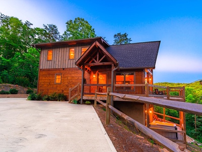 Whisky Creek Retreat- Front view of the cabin from the driveway at dusk