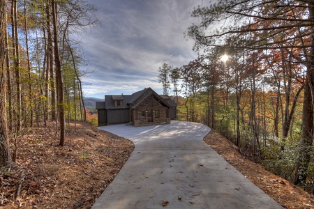 Breakaway Ridge- Driveway