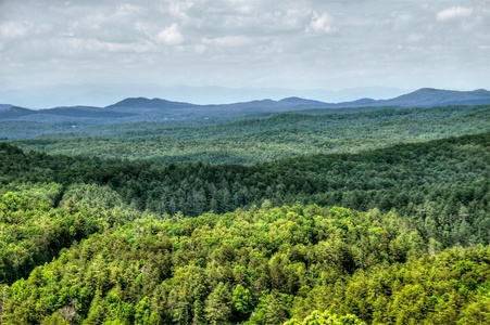 Yogi's Retreat- Long range mountain views from the cabin