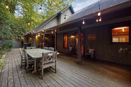 Cartacay River Retreat - Uncovered Front Patio Dining Area