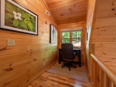 Soaring Hawk Lodge - Loft Work Station