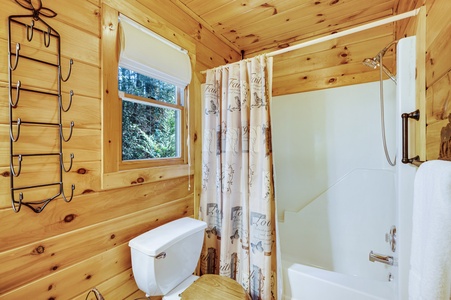 Bear Creek:  Entry Level Shared Bathroom