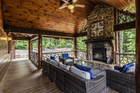 Lookout Lodge - Entry Level Fireplace Lounge