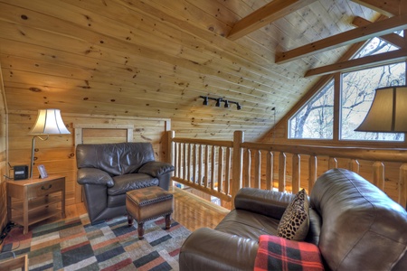 Blue Jay Cabin- Loft area