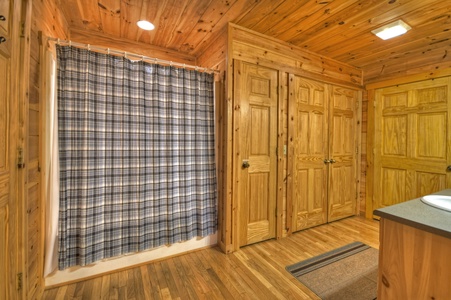 Hogback Haven- Entry level shared bathroom with step in shower and storage space