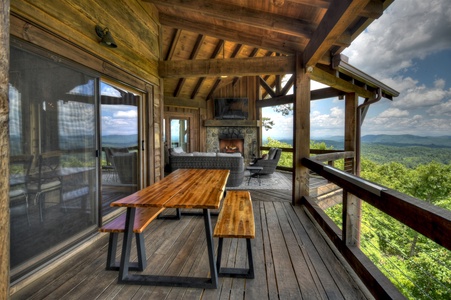 Sky's The Limit - Deck Dining Area