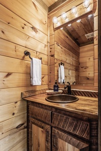 Lookout Lodge - Half Bath