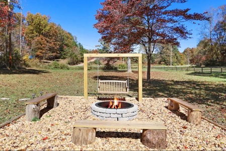 Dandelion Delight - Firepit and smores area