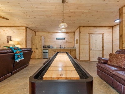 Fern Creek Hollow Lodge - Lower-level Entertainment Area