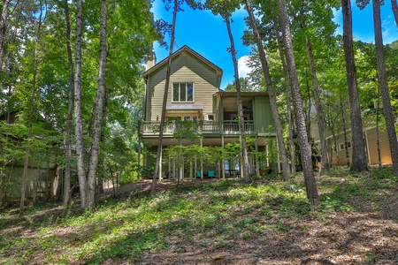 Elk Horn - Exterior Cabin View