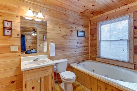 Dancing Bear: Primary King Ensuite Bathroom