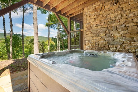 Copperline Lodge - Hot Tub with Valley and Mountain Views