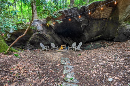 Tuckaway Cave - Unique Firepit in "Cave"