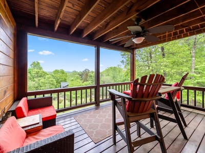 Sunrise on the Ridge - Entry level deck seating