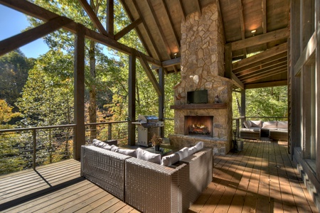 Creekside Bend-Outdoor fireplace and seating