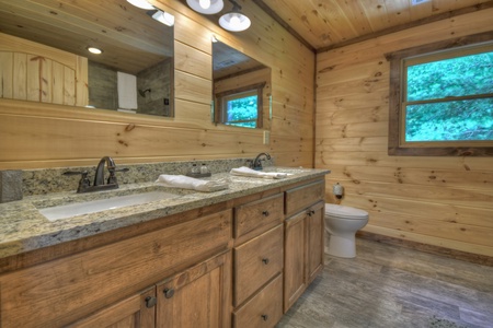 Are We There Yet - Upper Level King En-Suite