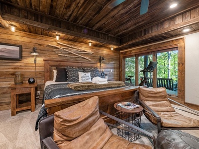 River Joy Lodge- Lower Level King Bedroom with Bunkbeds