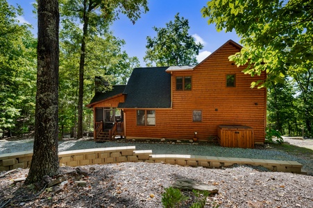 Soaring Hawk Lodge - Front Exterior