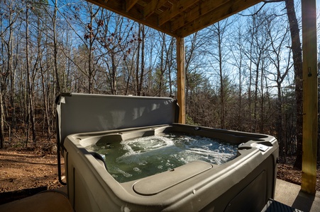 The Peaceful Meadow Cabin- Lower Level Porch Hot Tub