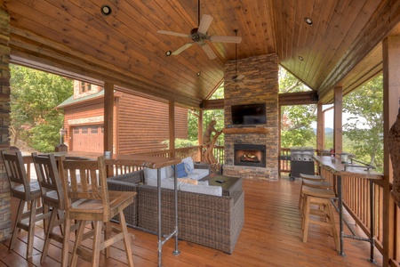 Grand Bluff Retreat- Entry level outdoor lounge area