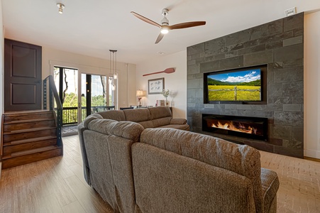 Kricket's Overlook- Lower level living room with lounge area and TV