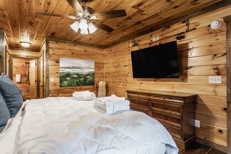 Lookout Lodge - Entry Level King Suite