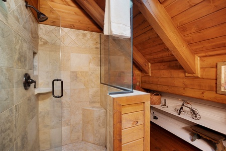 Tuckaway Cave - Upper Level Bathroom